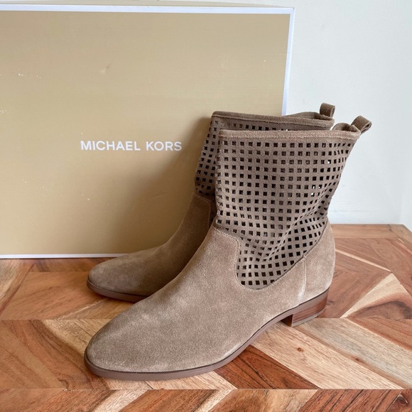 NEW Michael Kors Graham Ankle Suede Boots - Picture 1 of 7